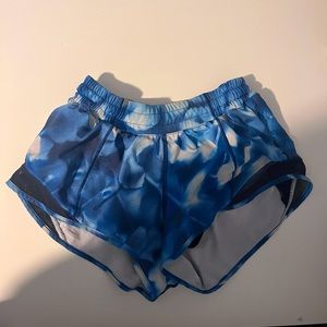 Lululemon blue 2.5 hotty hot shorts